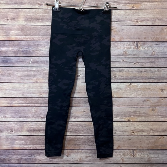 Spanx Black and Gray Camo Size XS EUC - Picture 5 of 6